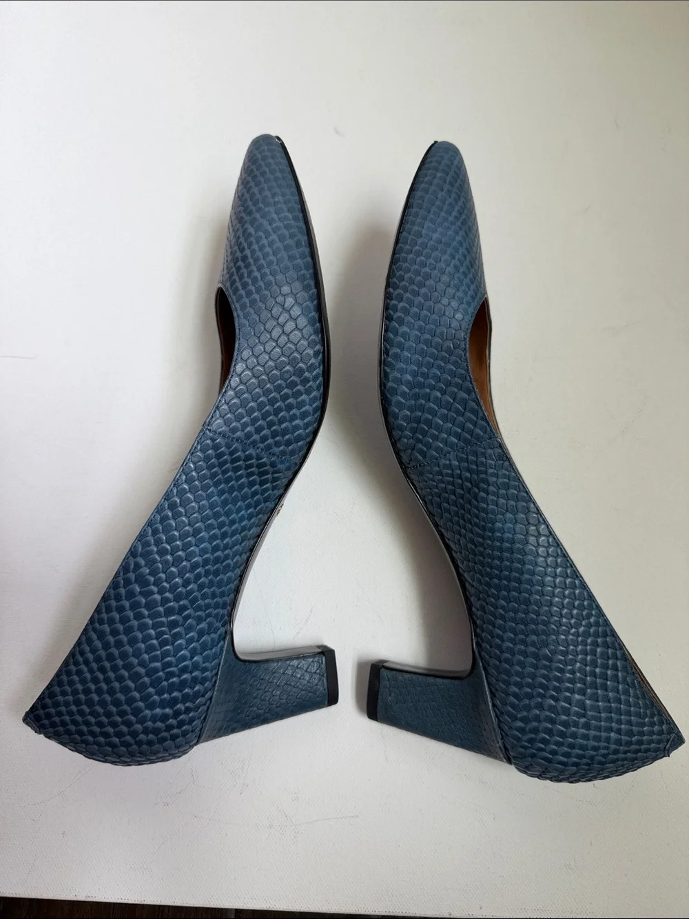 Vionic Blue Textured Pointed-Toe Flats | 8.5